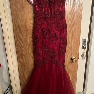 Beautiful deep red prom dress. Never worn! Only tried on! Size 2-4 possibly 6